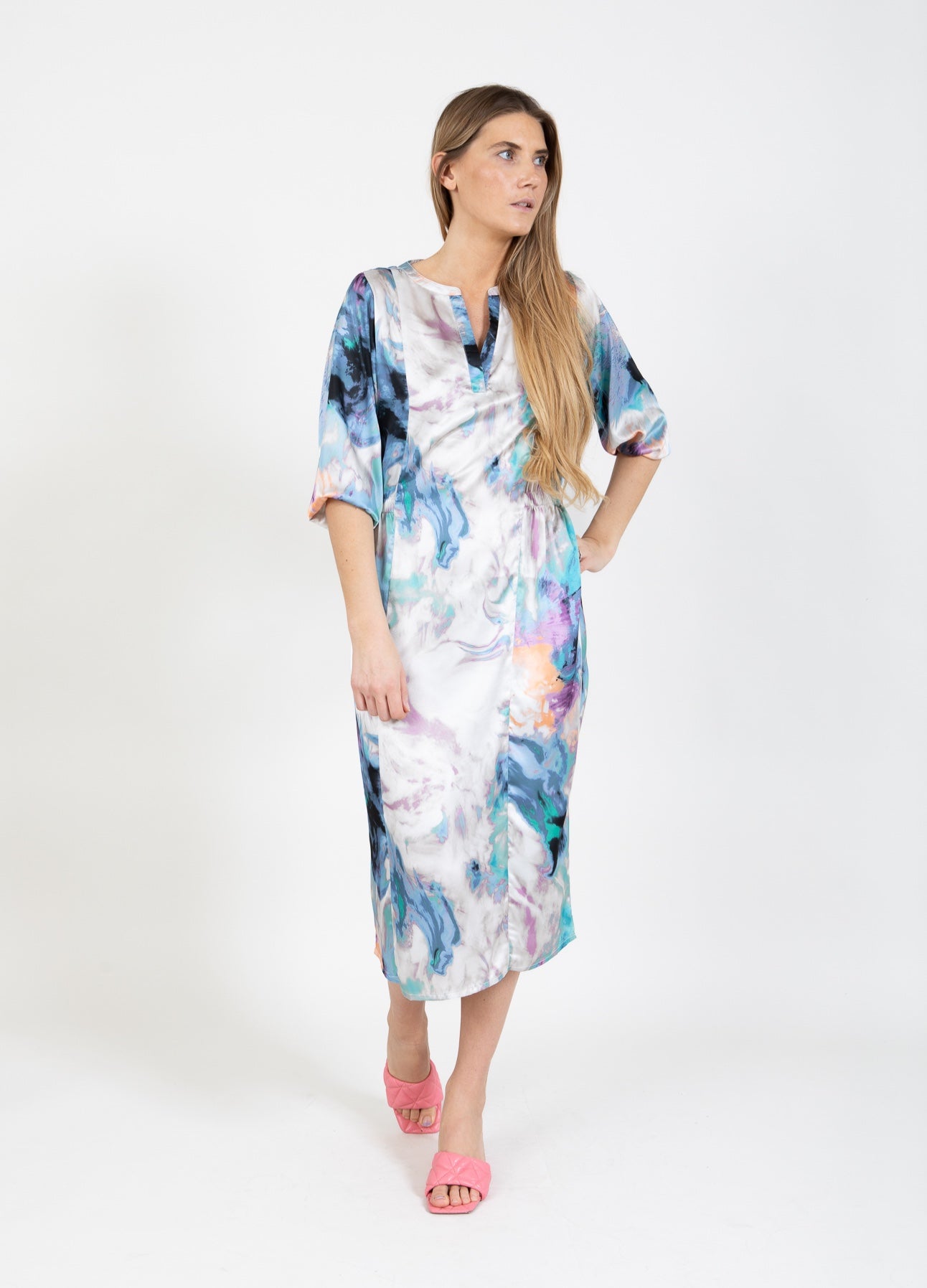 Coster Copenhagen KLÄNNING I VIRVELMÖNSTER Dress Swirl print - 932