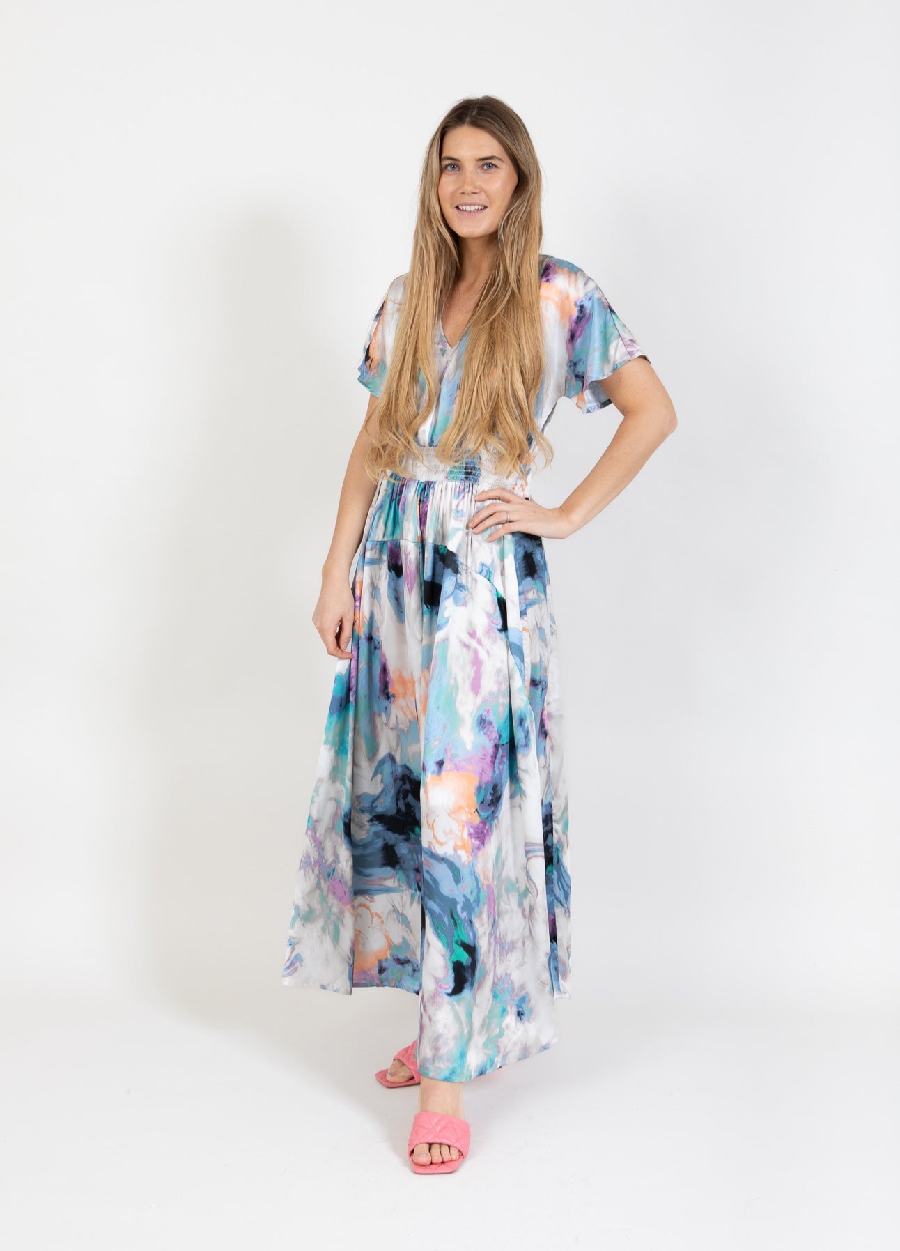 Coster Copenhagen KLÄNNING MED SMOCKMIDJA I VIRVELMÖNSTER Dress Swirl print - 932