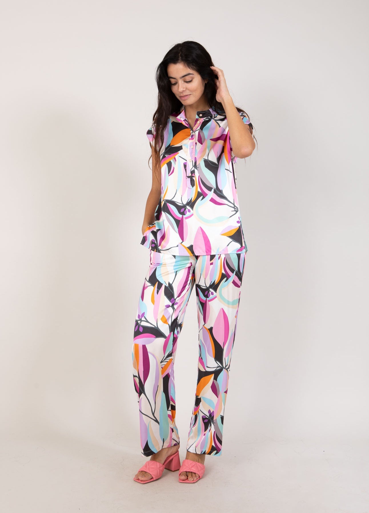 Coster Copenhagen VIDA BYXOR I MULTI LEAF TRYCK - SILLE FIT Pants Multi leaf print - 909