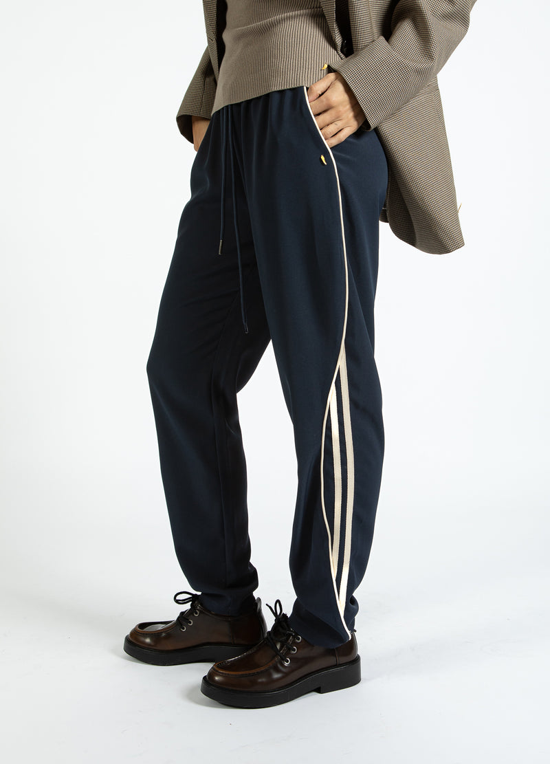 Coster Copenhagen AVSLAPPNAD SPORTBYXA - SILLE PASSFORM Pants Navy/off white - 566