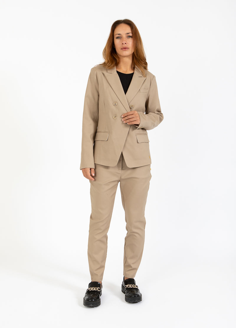 Coster Copenhagen DUBBELRADIG BLAZER MED PRAKTISKA DETALJER Blazer Desert sand - 329