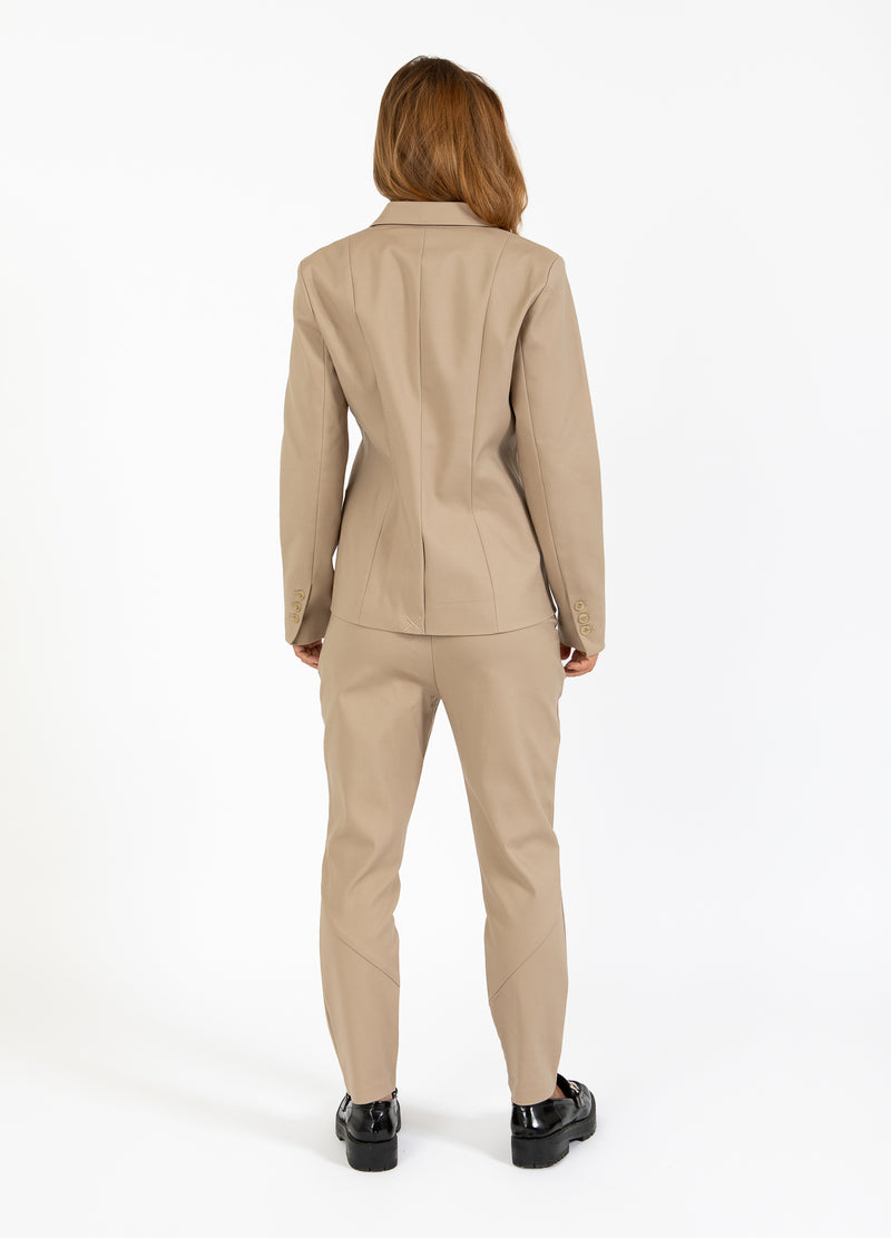 Coster Copenhagen DUBBELRADIG BLAZER MED PRAKTISKA DETALJER Blazer Desert sand - 329