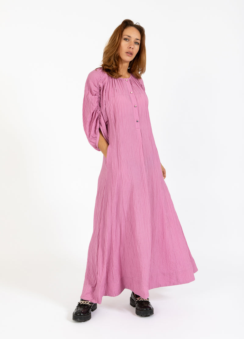 Coster Copenhagen KLÄNNING MED ÄRMDETALJER Dress Magenta - 861