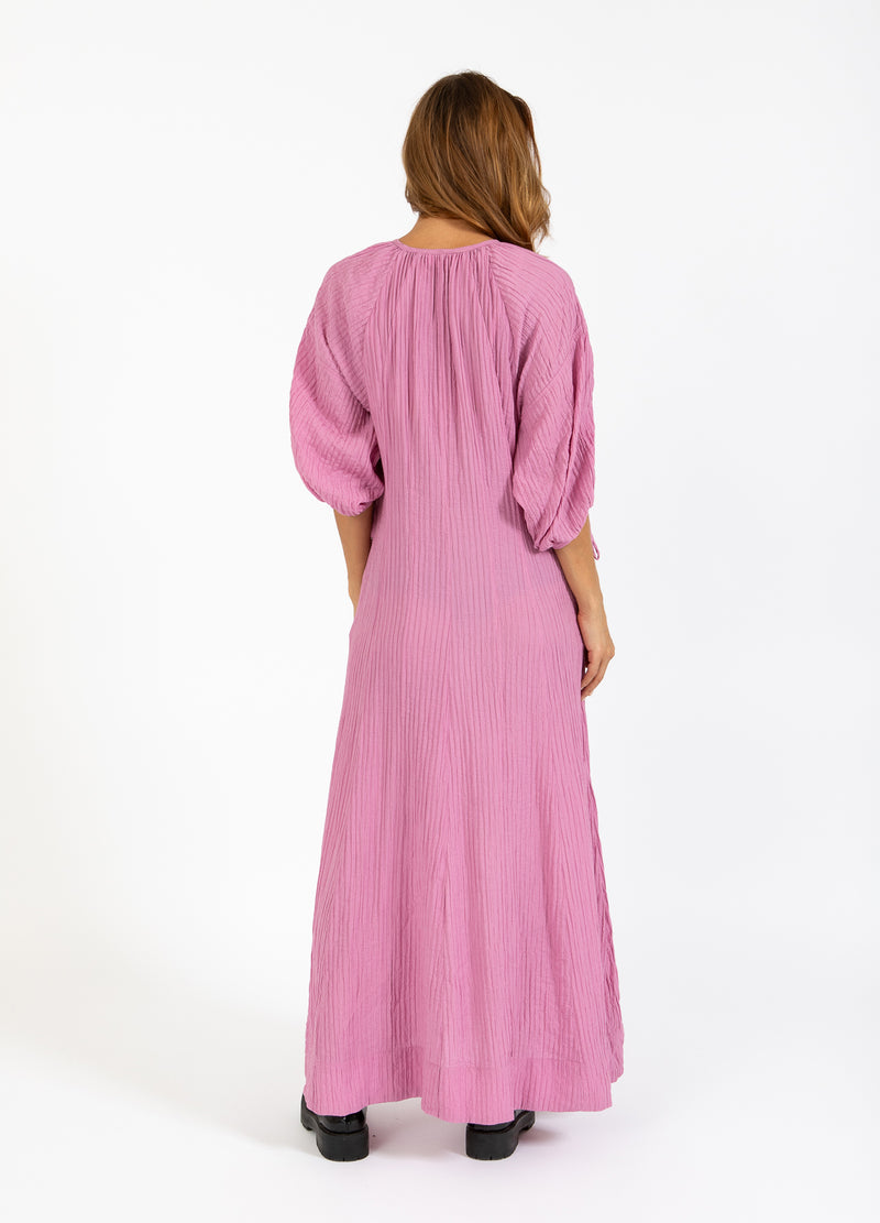 Coster Copenhagen KLÄNNING MED ÄRMDETALJER Dress Magenta - 861