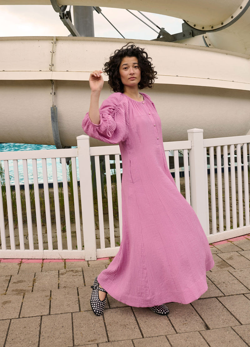 Coster Copenhagen KLÄNNING MED ÄRMDETALJER Dress Magenta - 861