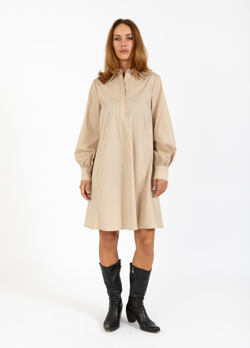 Coster Copenhagen KLÄNNING MED VOLYMSKÄRMAR Dress Desert sand - 329