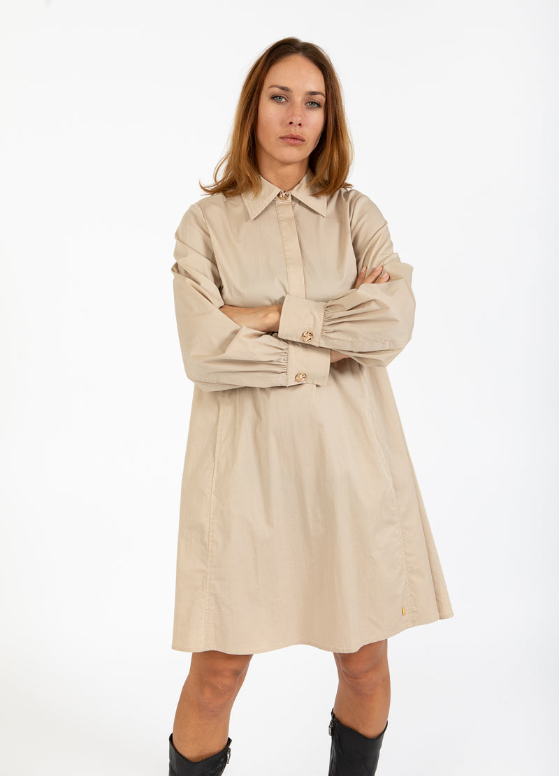 Coster Copenhagen KLÄNNING MED VOLYMSKÄRMAR Dress Desert sand - 329