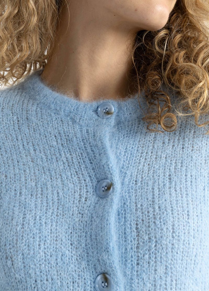 Coster Copenhagen KORTAD STICKAD KAVAJ I ALPACKA Knitwear Pastel blue - 538