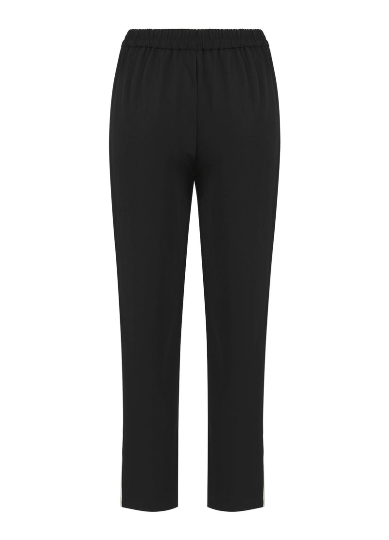 Coster Copenhagen SPORTIGA BYXOR MED SIDOPANEL - SILLE PASSFORM Pants Creme / black - 177