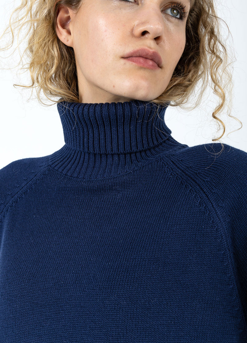 Coster Copenhagen STICKAD MED HÖG HALS I BOMULL Knitwear Eclipse blue - 555