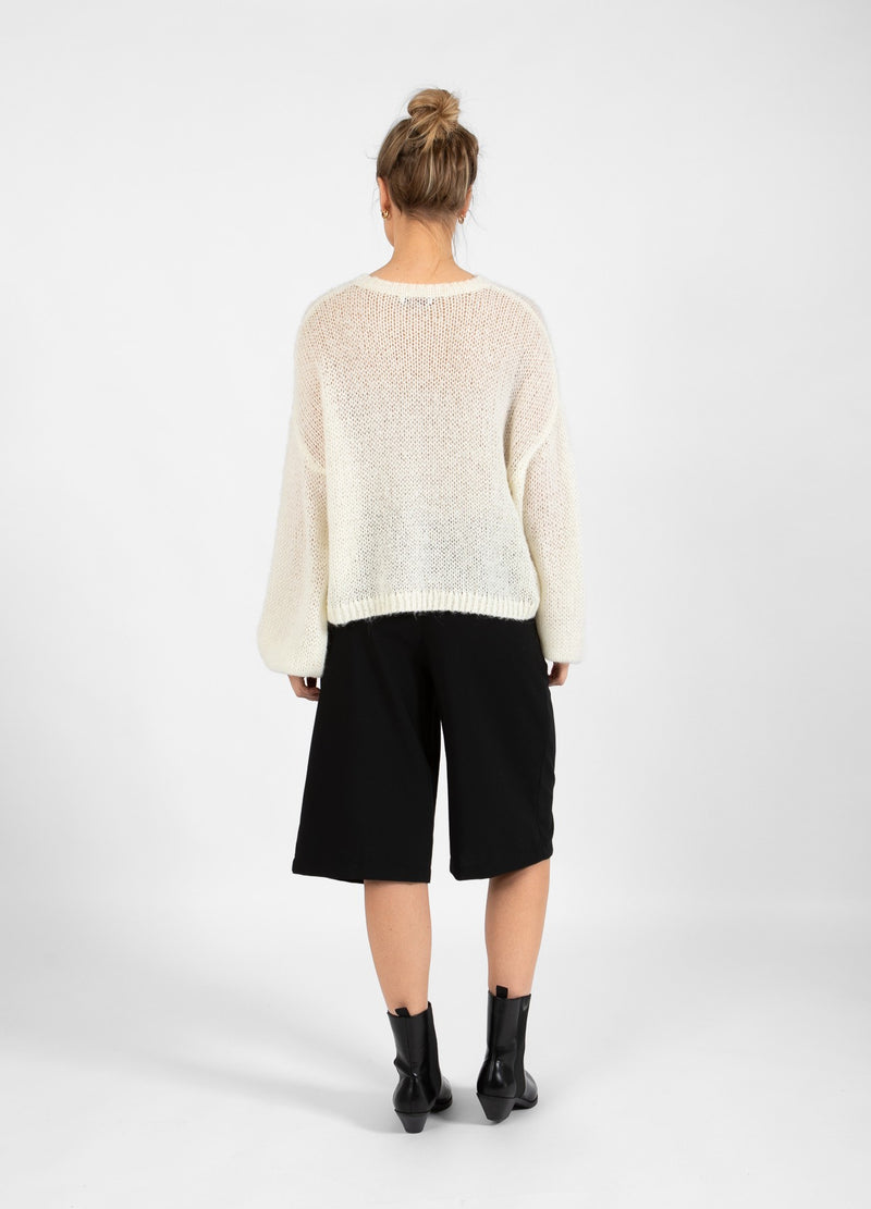 Coster Copenhagen STICKAD MED STORT EMBLEM Knitwear Creme - 241