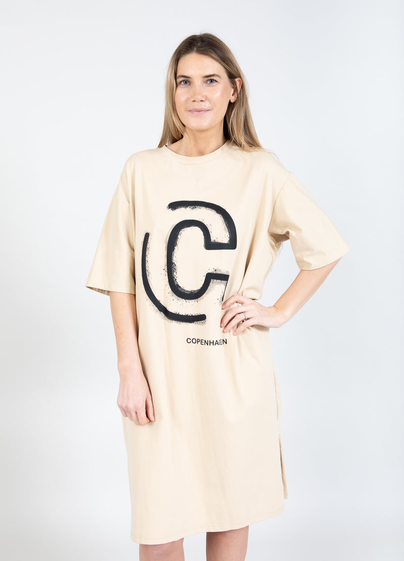 Coster Copenhagen T-SHIRT KLÄNNING MED TRYCK Dress Vanilla - 348