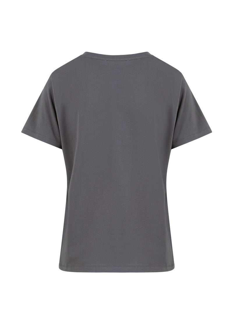 Coster Copenhagen T-SHIRT MED LOGGA - MITTÄRMAR T-Shirt Volcanic grey - 188