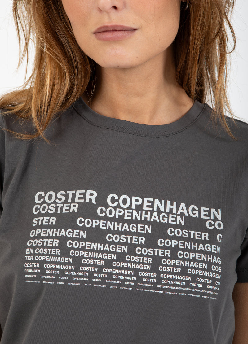 Coster Copenhagen T-SHIRT MED LOGGA - MITTÄRMAR T-Shirt Volcanic grey - 188