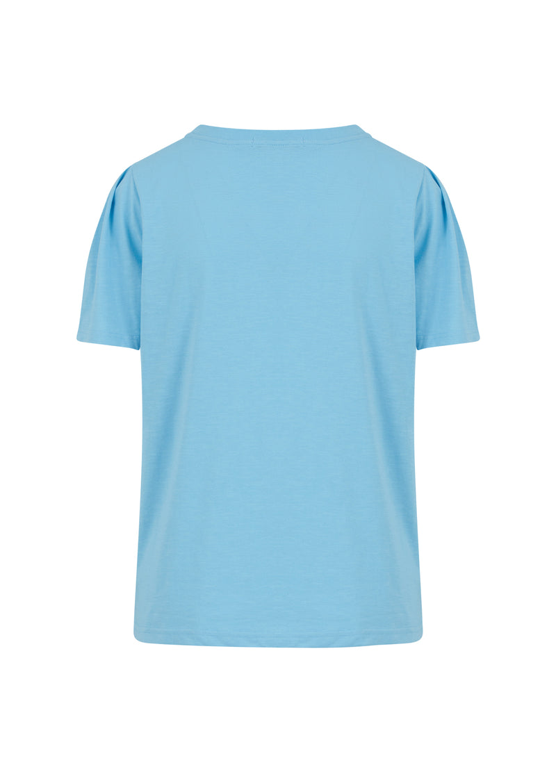 Coster Copenhagen T-SHIRT MED PLISSERINGAR T-Shirt Coastal blue - 569