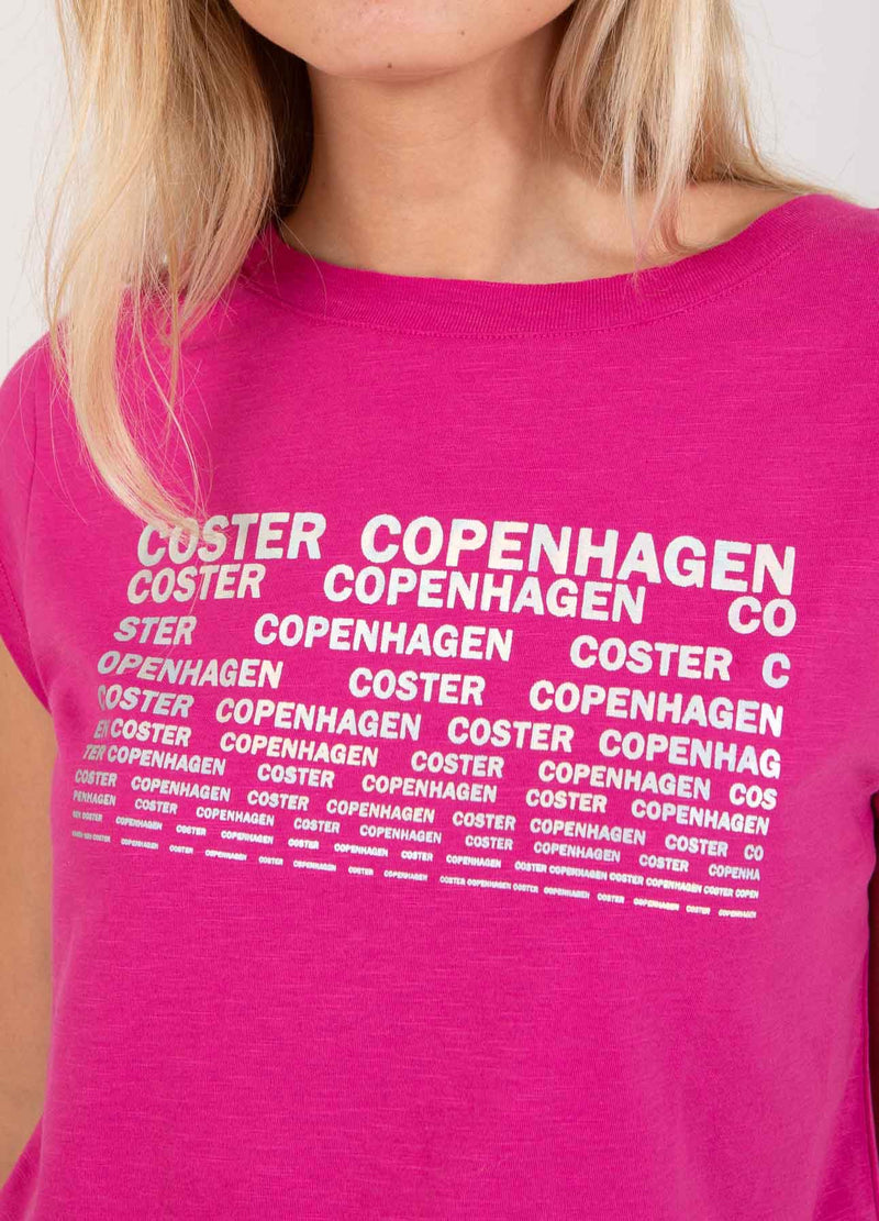 Coster Copenhagen T-SHIRT MED COSTER TRYCK - KEPSÄRM T-Shirt Berry - 693