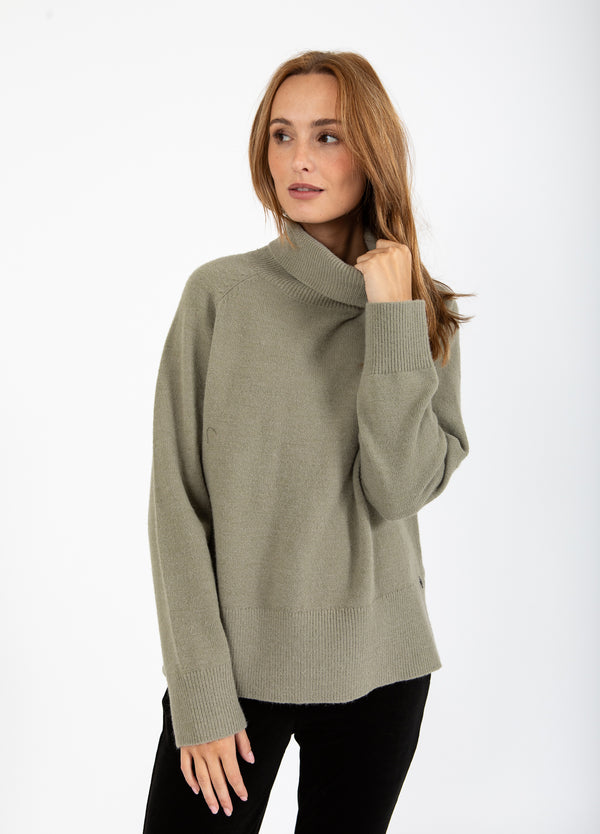 Coster Copenhagen TRÖJA MED HÖG HALS - BEKVÄMT STICKAT Knitwear Moss Green - 469