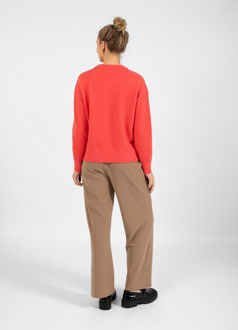 Coster Copenhagen TRÖJA MED RUNDHALSE - BEKVÄMT STICKAT Knitwear Hot coral - 685