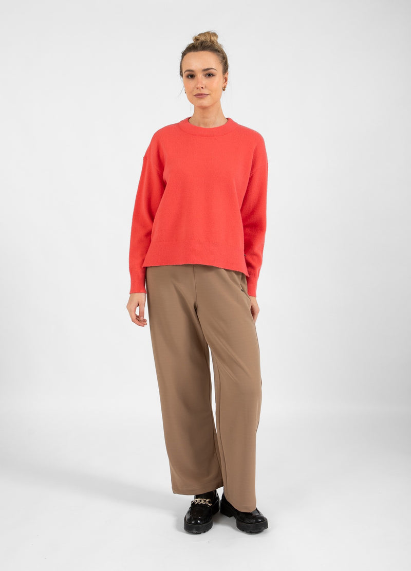 Coster Copenhagen TRÖJA MED RUNDHALSE - BEKVÄMT STICKAT Knitwear Hot coral - 685